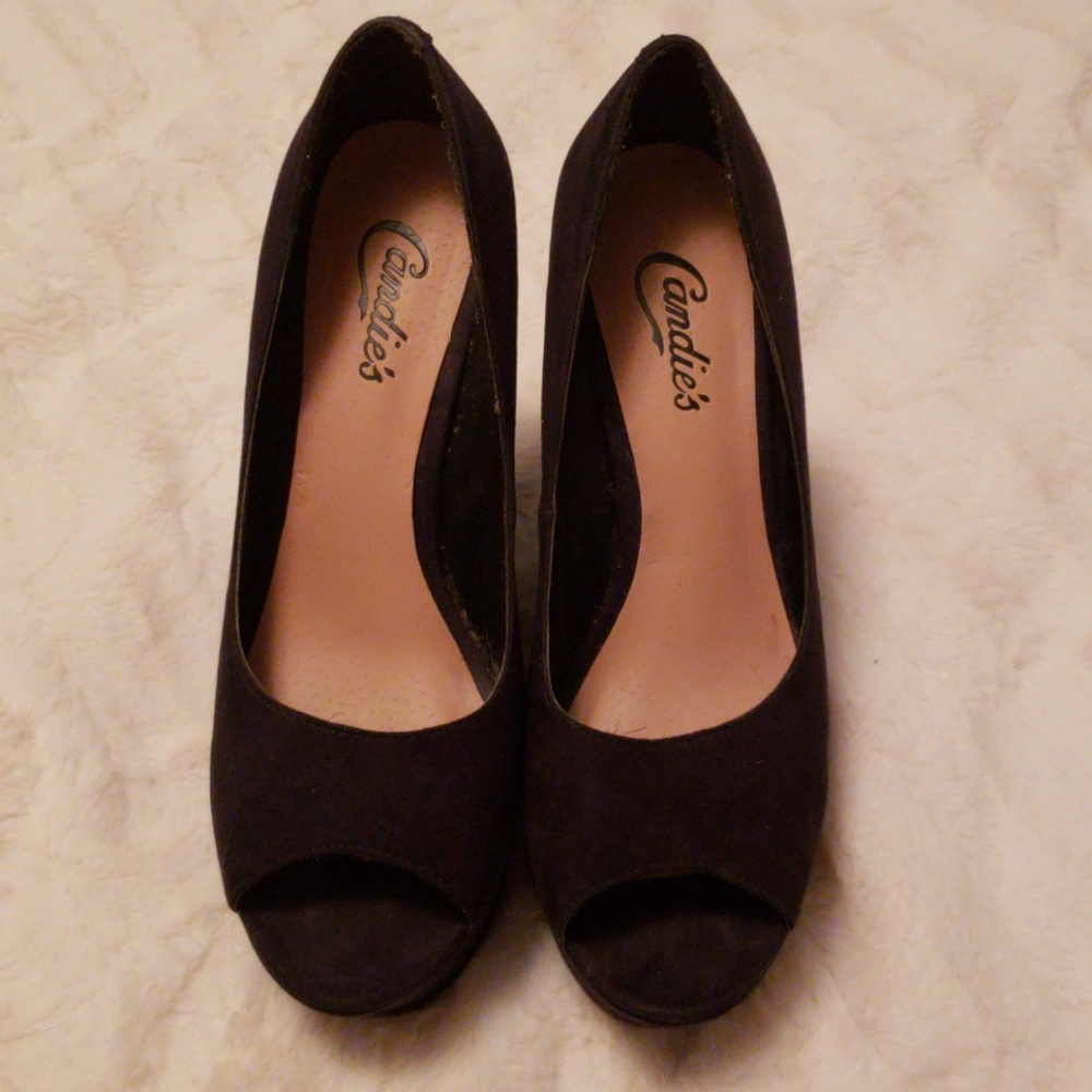 5/$20  5 inch Black suede wedges